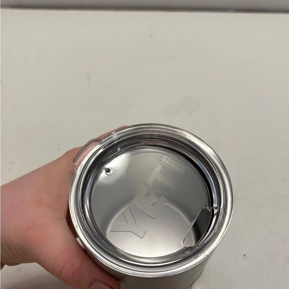 Yeti Stainless Steel Tumbler - Brushed Silver